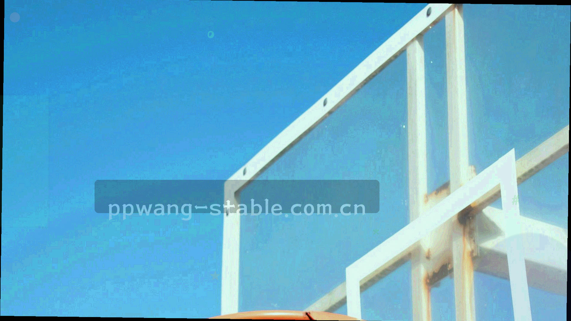 抽象电路纹理与低透明度微光粒子铺成的深色背景